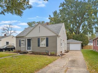 909 Colonial Ave, Green Bay, WI 54304