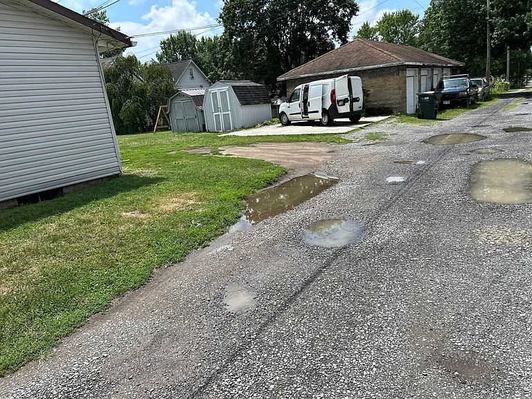 110 N Crater Ave — Photo 17