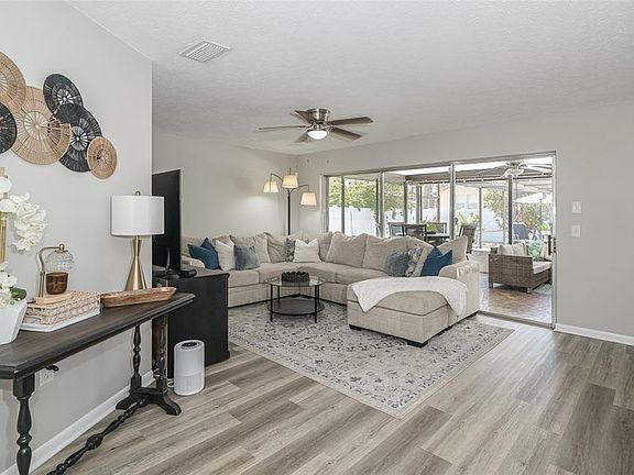 5th image of 7608 Laurel Oak Ct