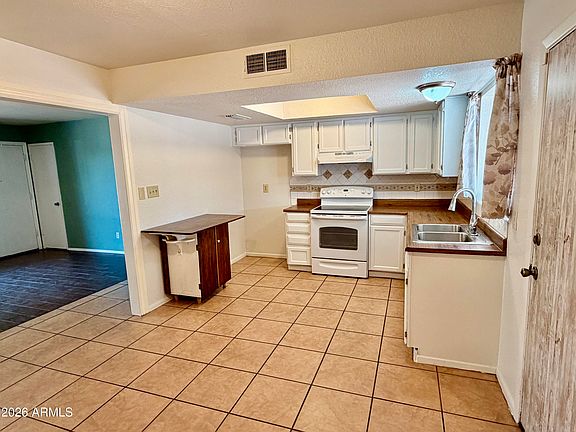 4th image of 525 E JUDI Drive