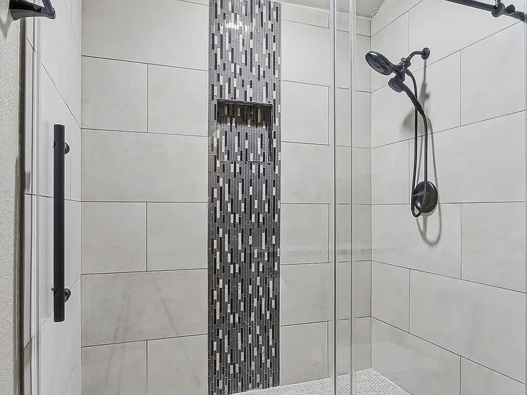 5205 Valley Spring Way — Photo 15