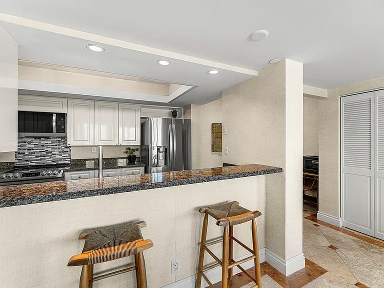 100 SE 5th Ave #410 — Photo 17
