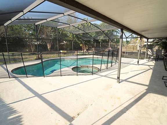 5th image of 2372 Bay Leaf Dr