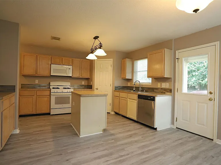 7518 Drifting Willow Ct — Photo 10