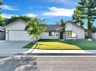42 McKelvy Ave, Clovis, CA 93611