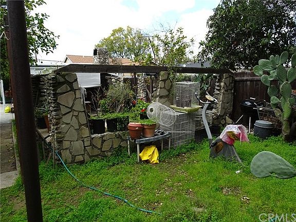 4th image of 2070 Glen Ave
