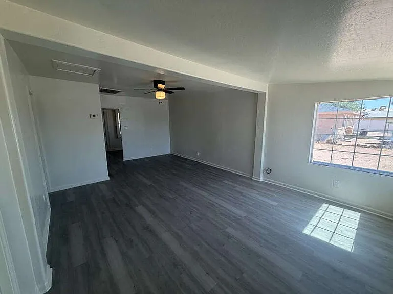 1010 N Park Ave — Photo 3
