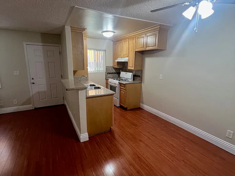 15139 Erwin St — Photo 6
