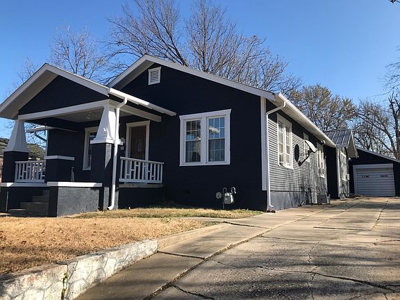 3rd image of 1027 N Hobson Ave