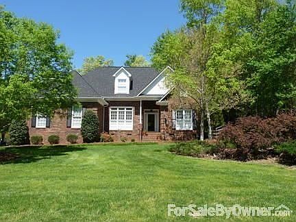 Master
						:
						Large master with new carpet, newly remodeled bathroom, large walk-in closet