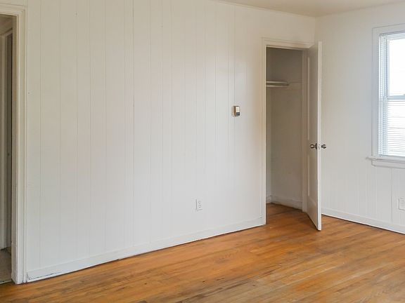 3rd image of 1107 E 15th St