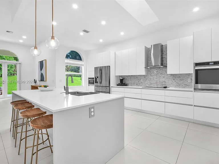 2163 Bay Ct — Photo 8