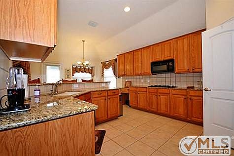 3rd image of 1561 Sweetbriar Dr