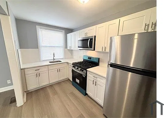 3 bed, $1,995 — Photo 2