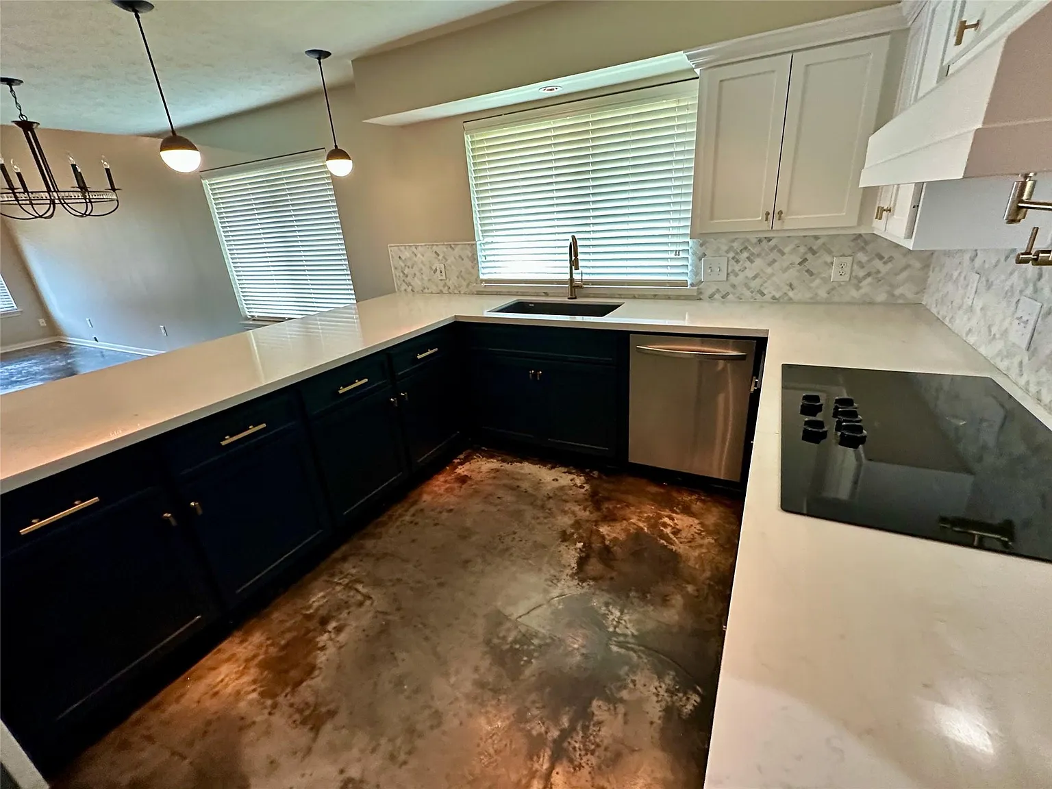 4 bed, 2.0 bath, 2288 sqft, $2,500 — Photo 4