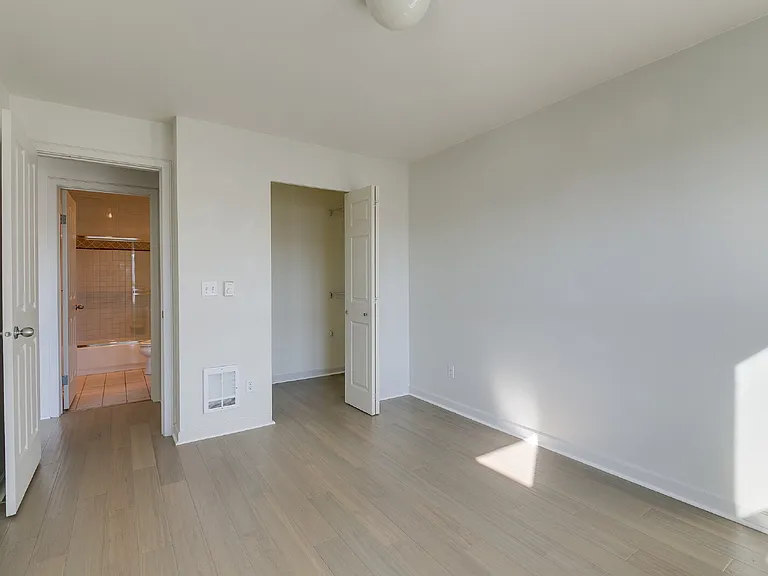 1504 Aurora Ave N #206 — Photo 14