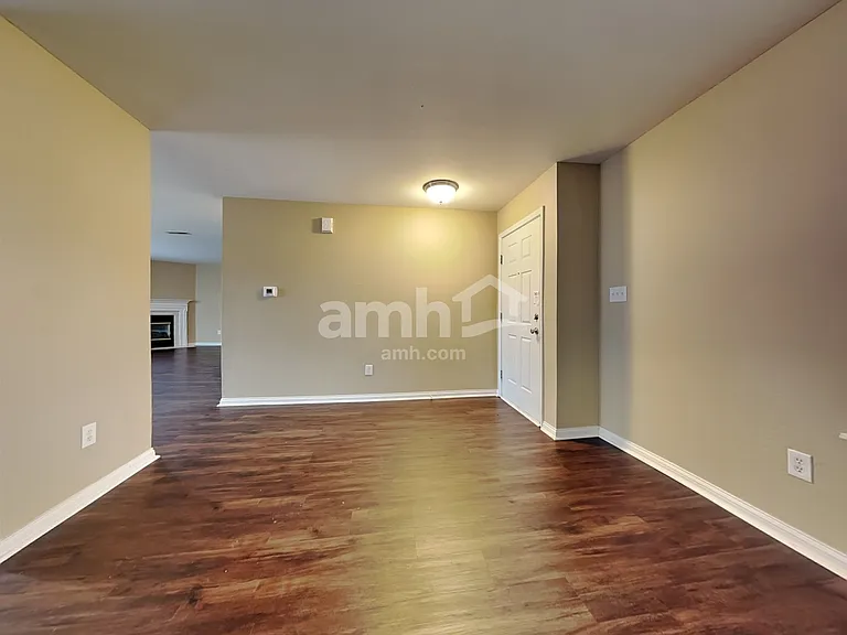 4704 Ashfield Dr — Photo 9