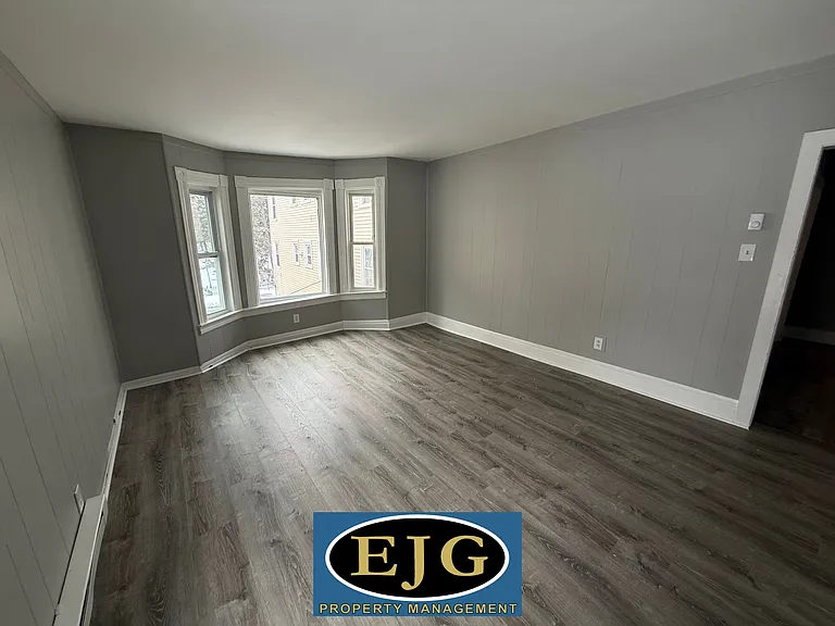 207 Pine St #2 — Photo 11