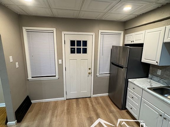 4th image of 380 Oak St #11164613