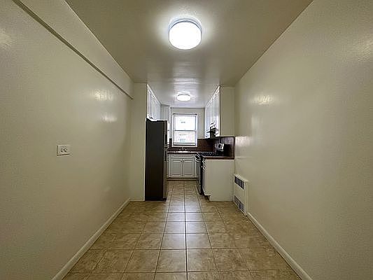 4th image of 87-01 Midland Pkwy #5H
