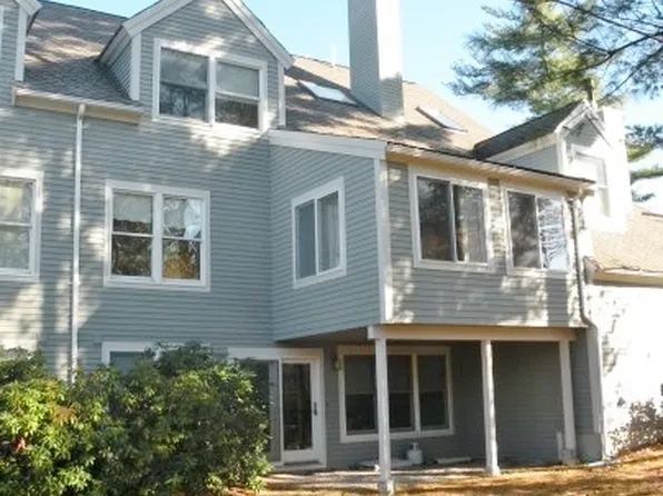 58 Hawthorne Village Rd, Nashua, NH 03062