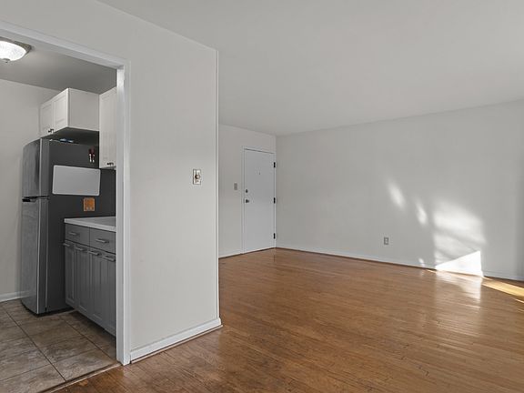 5th image of 1931 N Cleveland St APT 213