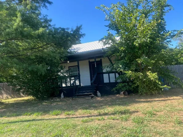 105 W 5th St, Atoka, OK 74525