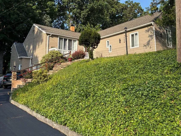 3113 Green Valley Rd, Newtown Square, PA 19073