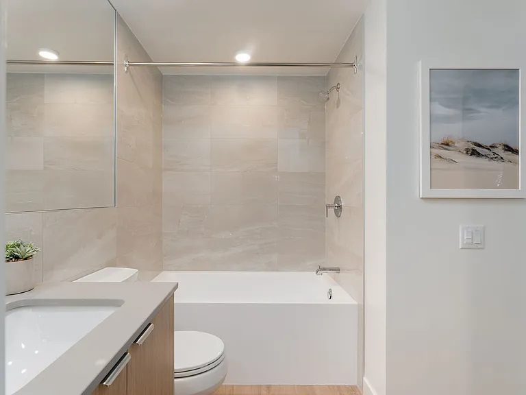 4488 Fraser St — Photo 10