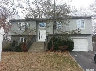 17 Oakhurst St, Huntington Station, NY 11746