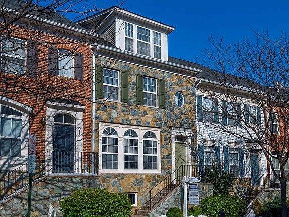 2nd image of 913 Havencrest St