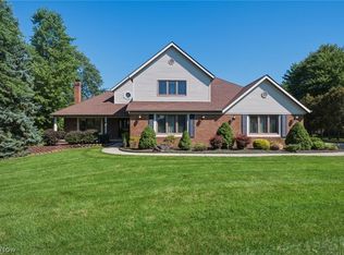 9530 Rainbow Ln, North Royalton, OH 44133