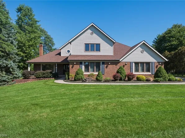 9530 Rainbow Ln, North Royalton, OH 44133