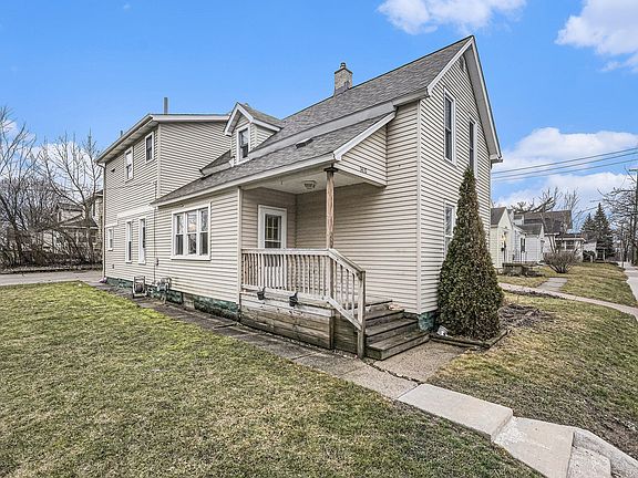 3rd image of 1410 Emerald Ave NE