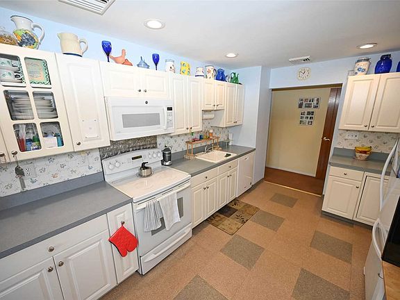 4th image of 758 Dogwood Ave