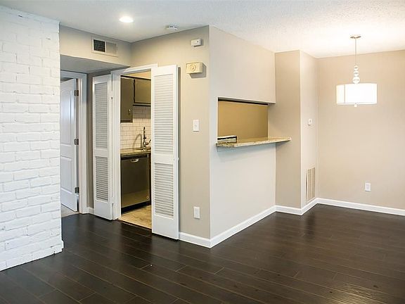 3rd image of 6410 Del Monte Dr #127