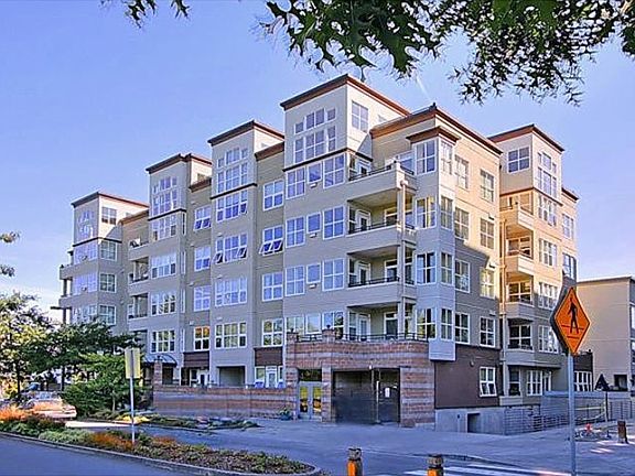 4th image of 10045 NE 1st St APT 425