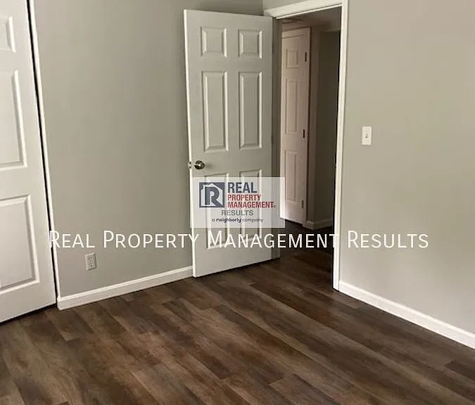 613 Village Ln #19 — Photo 9