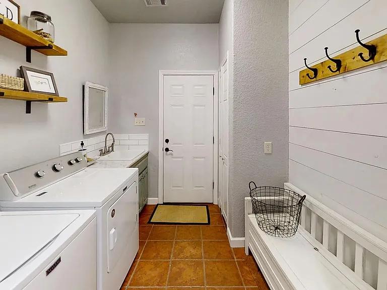 2550 Avilla Springs Ct — Photo 6