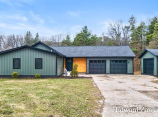 11241 Summit Ave NE, Rockford, MI 49341