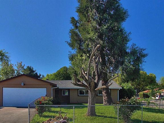 2nd image of 1090 Edmonton Dr