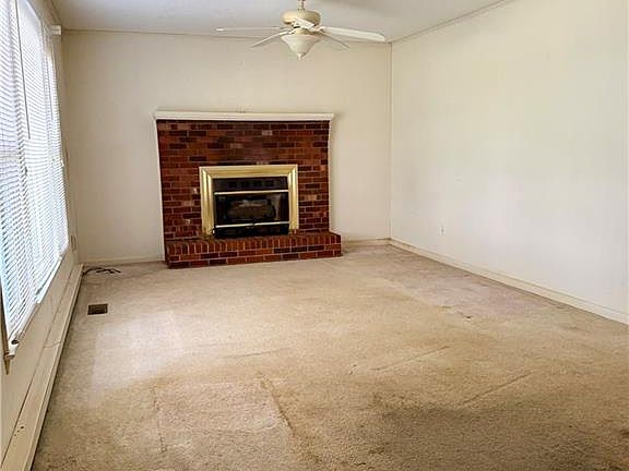 4th image of 542 Wr Gillespie Rd