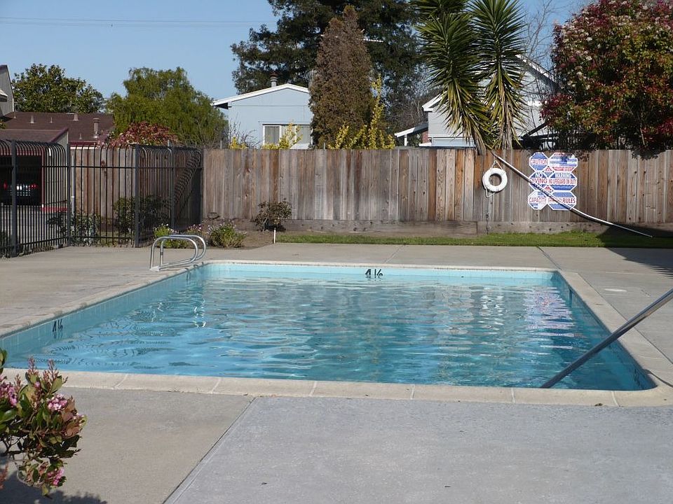 2nd image of 188 Harbor Oaks Cir