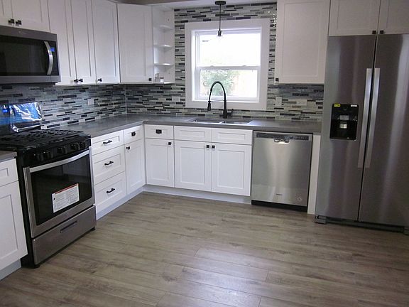 3rd image of 11519 S Nagle Ave