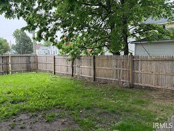 4th image of 119 S 18th St
