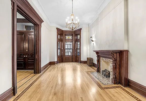 2nd image of 330 W 87th St
