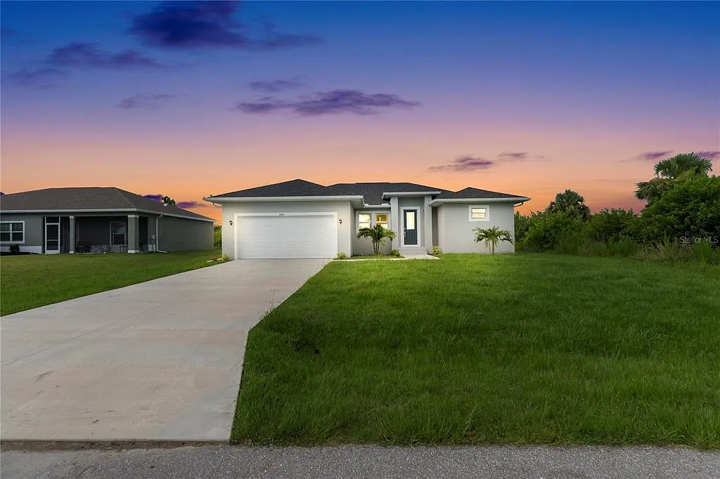 4 bed, 2.0 bath, 1886 sqft, $2,399 — Photo 1