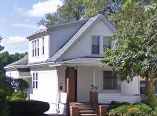 3982 E 52nd St, Newburgh Heights, OH 44105