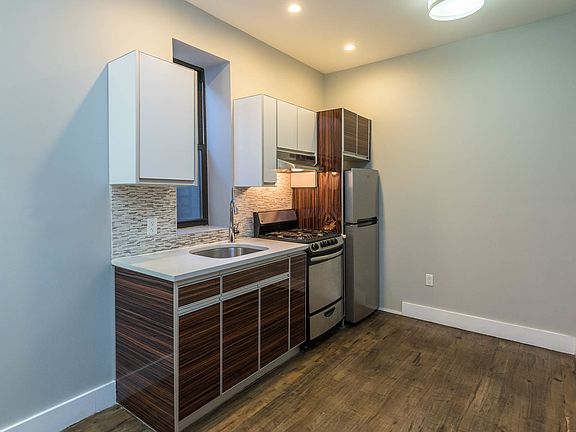 4th image of 142 Scholes St #2TY