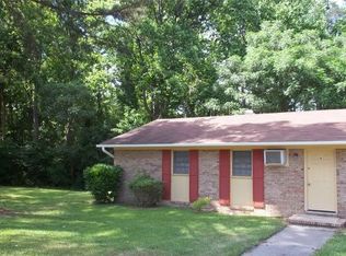 825B Azalea Dr, Spring Lake, NC 28390